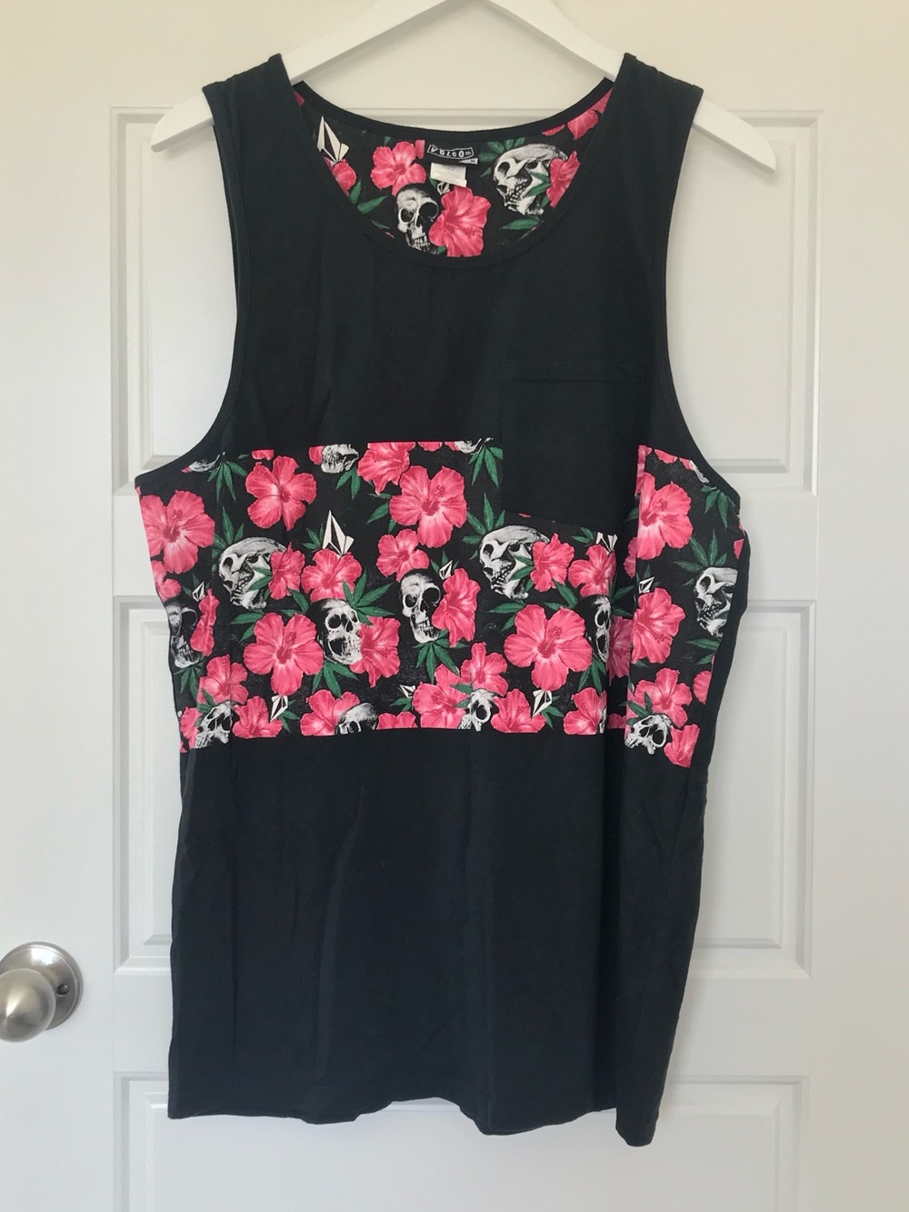 Volcom // NWOT Men's Casual Floral Skull Tank Top